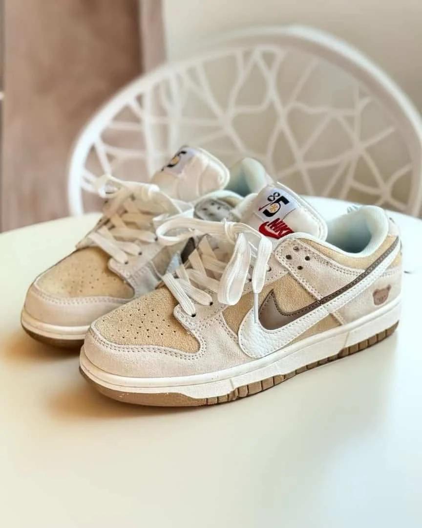 Nike Dunk swoosh