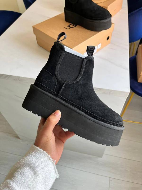 Chelsea Neumel Siyah