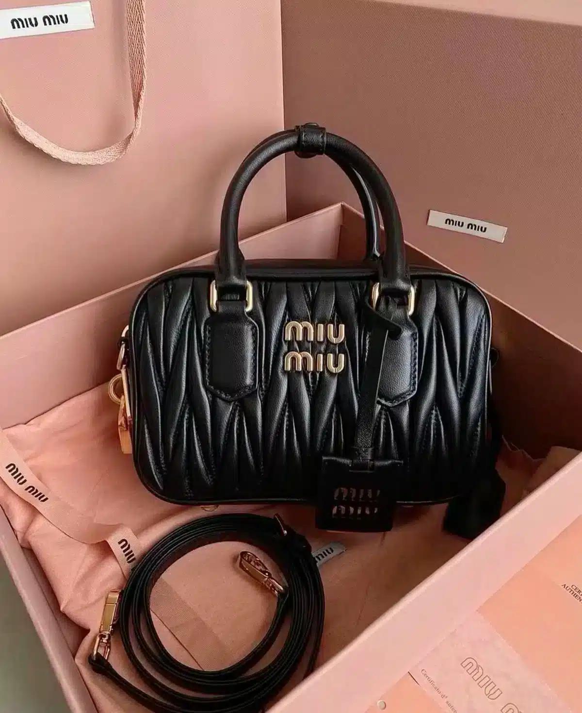 Miu Miu Çanta Nakışlı Deri Siyah