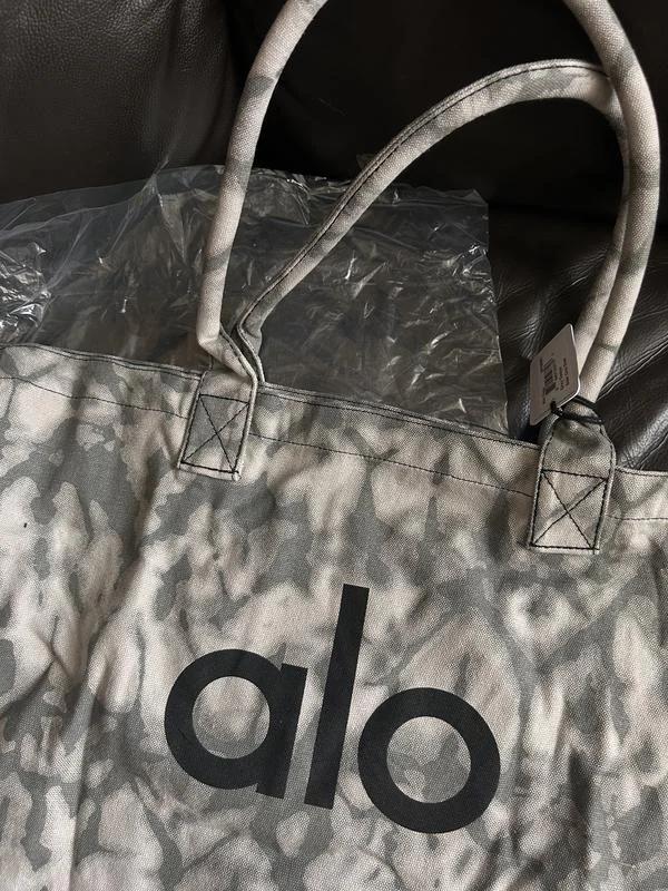 Alo Yoga Tote Bag 3