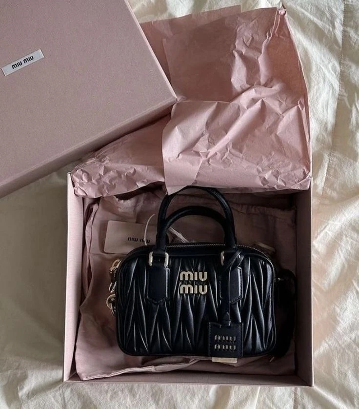 Miu Miu Çanta Nakışlı Deri 3