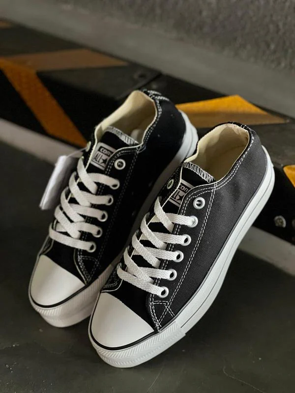 Converse Siyah Kısa