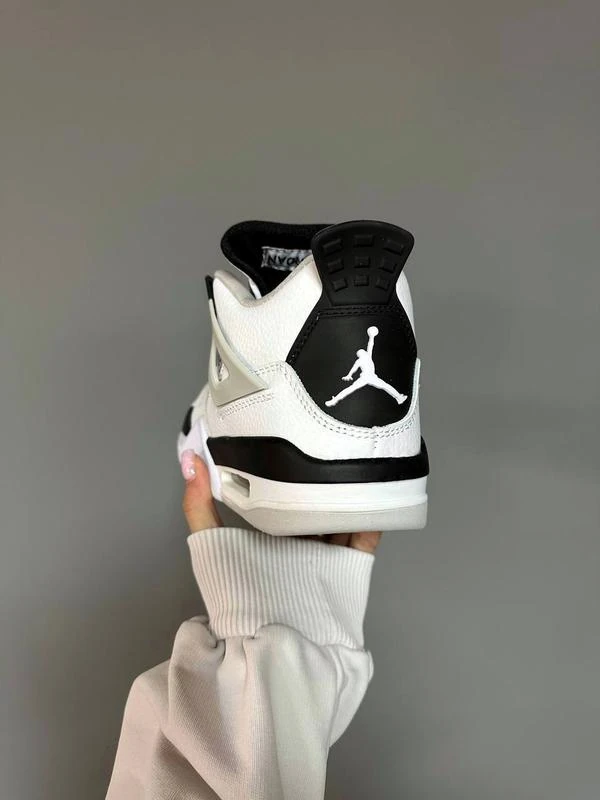 Nike Air Jordan Retro-4 6
