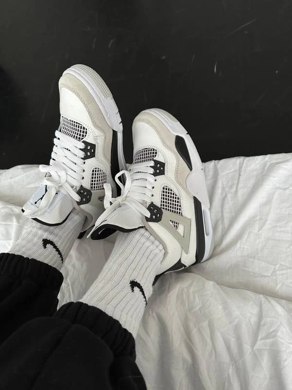 Nike Air Jordan Retro-4
