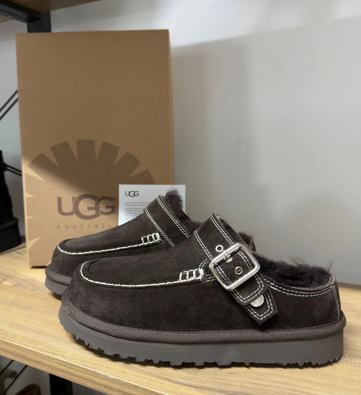 UGG Goldenstar Siyah 3