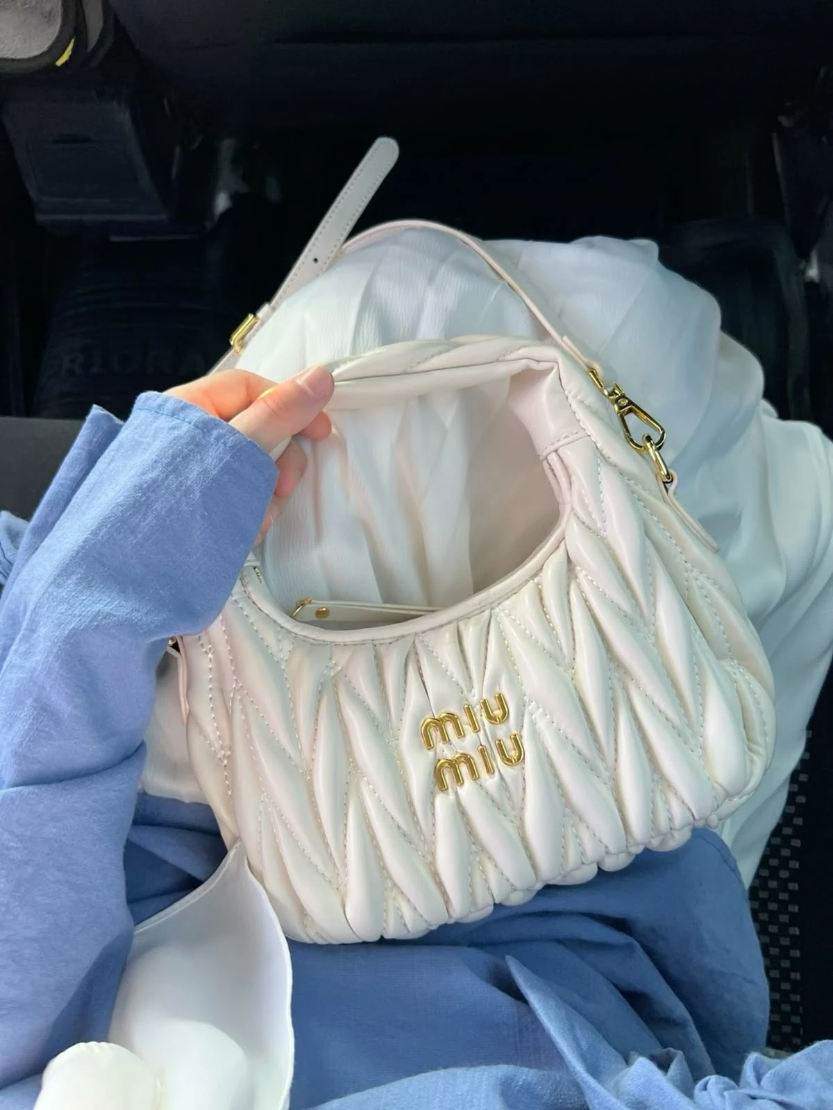Miu Miu Yuvarlak Deri Çanta 5