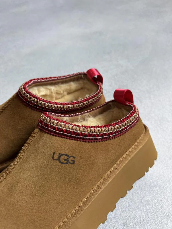 UGG Tazz Taba Logolu 4