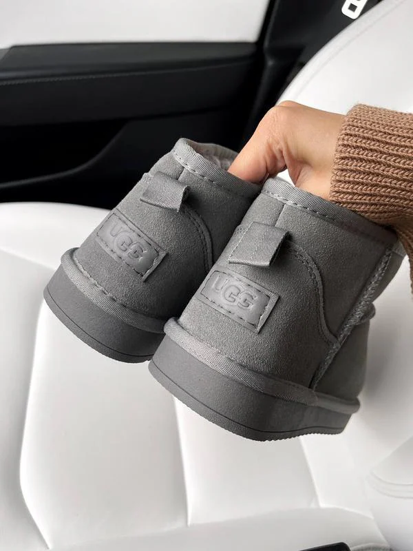 UGG Gri Mini 4