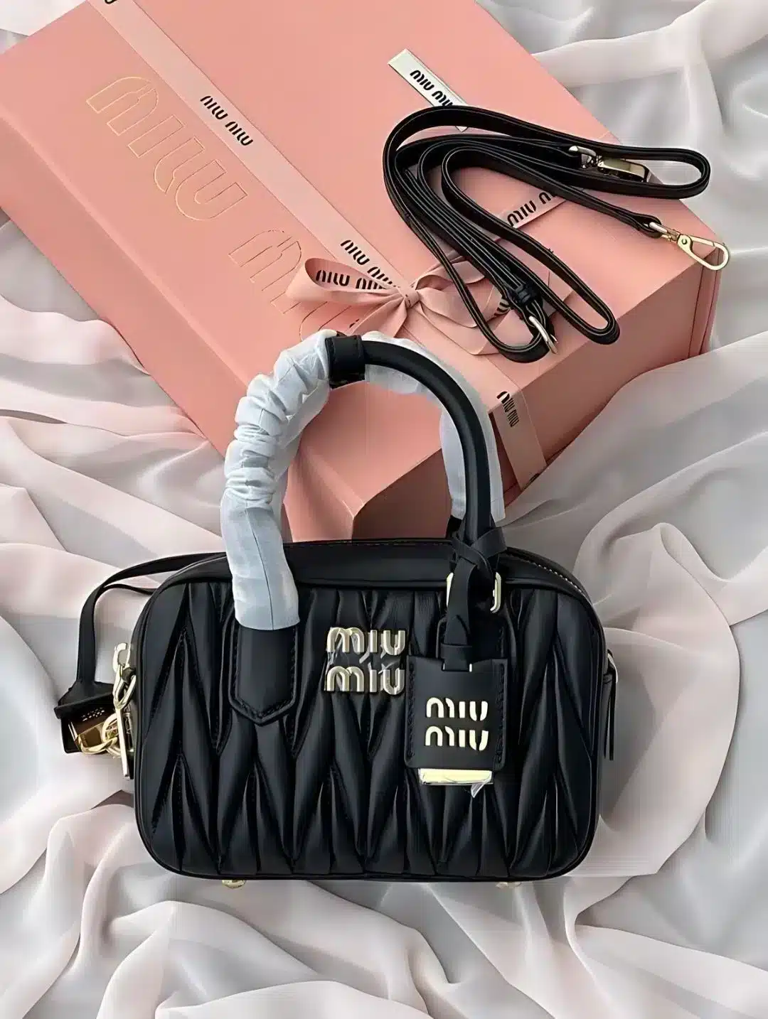 Miu Miu Çanta Nakışlı Deri Siyah 3