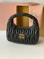 Miu Miu Yuvarlak Deri Çanta - Görsel 4